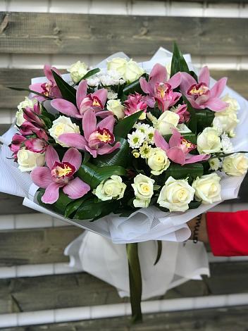 Букет цветов из: Розы и Хризантемы в Агаповка