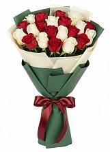 Букет Микс из красных и белых роз в Агаповка