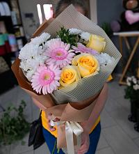 Букет цветов из:  Герберы, Розы и Хризантемы в Агаповка