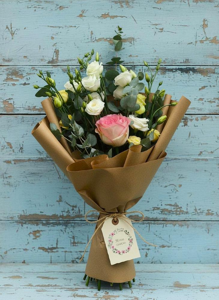 Букет цветов из: Розы и Лизиантусы в Агаповка