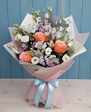 Букет цветов из:  Лизиантусы, Розы, Альстромерии и Гипсофила в Агаповка