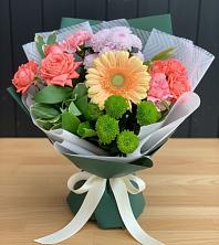 Букет цветов из:  Гвоздики, Розы, Герберы и Хризантемы в Агаповка