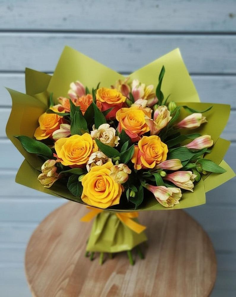 Букет цветов из: Альстромерии и Розы в Агаповка