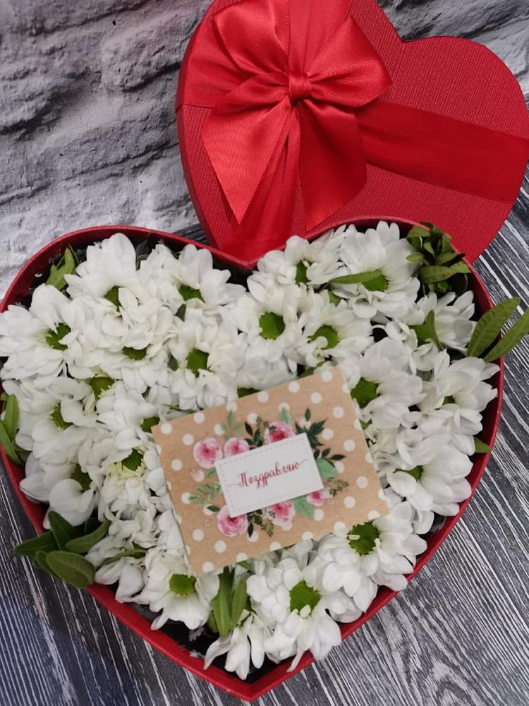 Цветочная композиция из Хризантемы в виде сердца в Агаповка