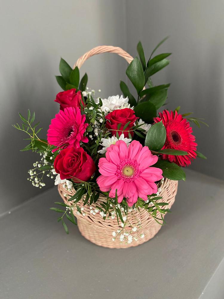 Цветочная композиция из Розы, Хризантемы и Герберы в корзине в Агаповка
