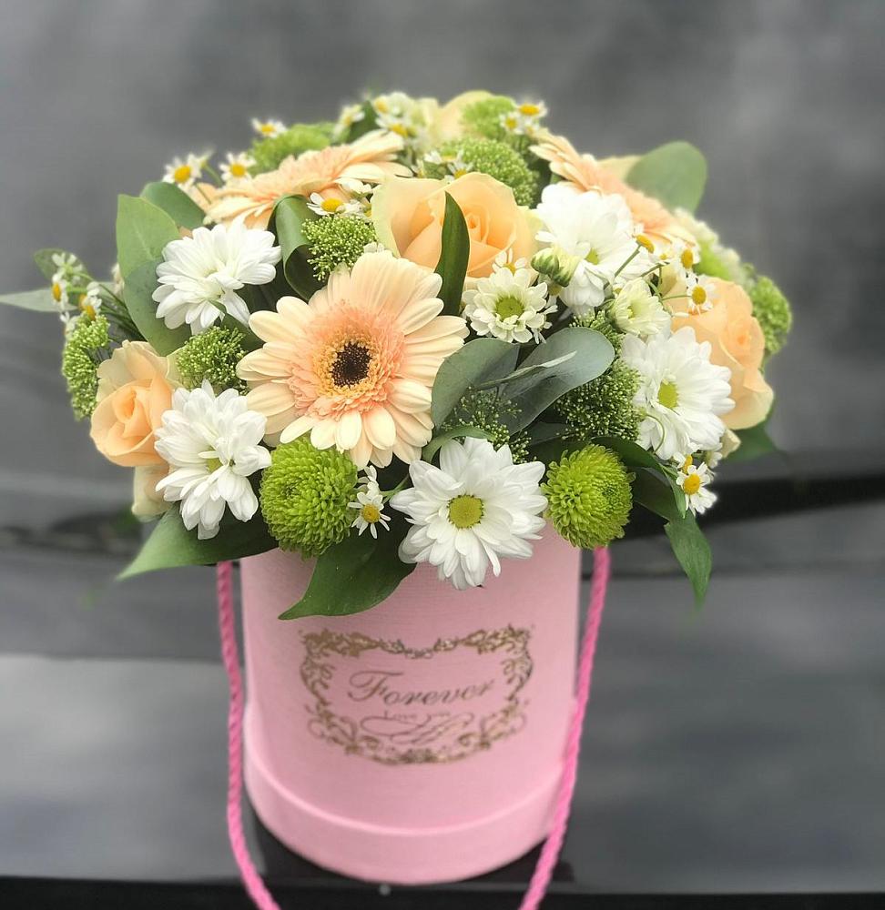 Цветочная композиция из Розы, Герберы и Хризантемы в шляпной коробке в Агаповка