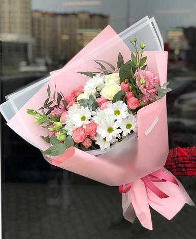 Букет цветов из: Розы, Лизиантусы и Хризантемы в Агаповка